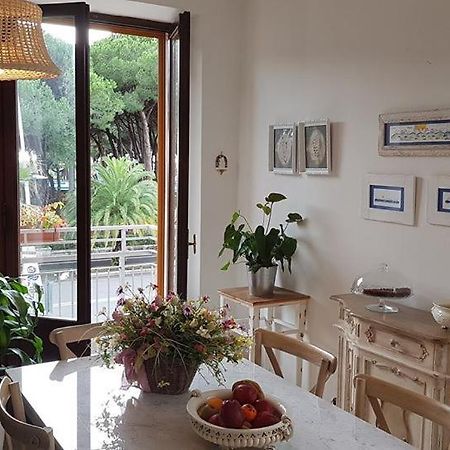 Brezza Marina Bed & Breakfast มารีนาดีคาร์รารา ภายนอก รูปภาพ