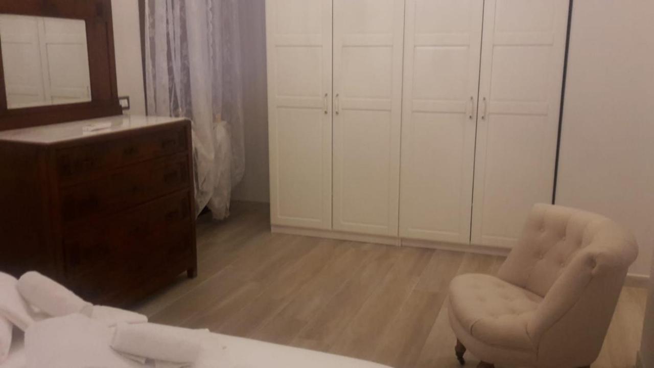 Brezza Marina Bed & Breakfast มารีนาดีคาร์รารา ภายนอก รูปภาพ