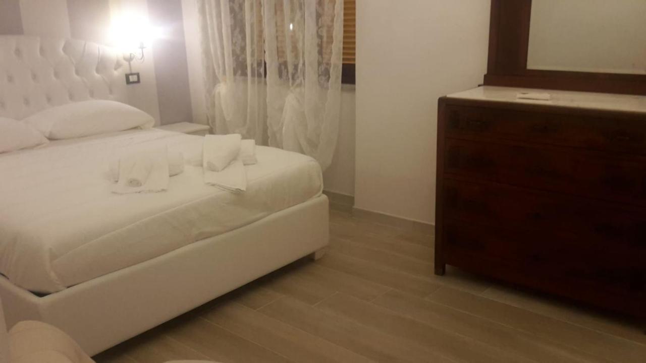 Brezza Marina Bed & Breakfast มารีนาดีคาร์รารา ภายนอก รูปภาพ