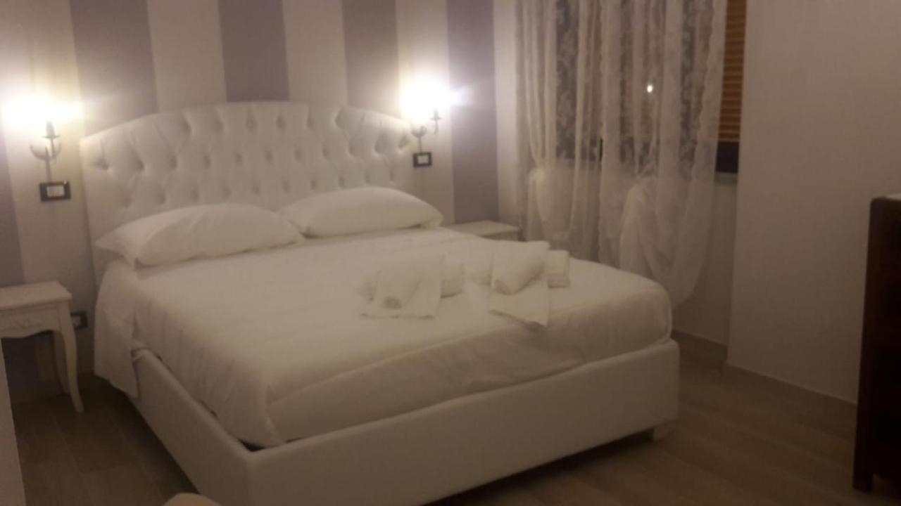 Brezza Marina Bed & Breakfast มารีนาดีคาร์รารา ภายนอก รูปภาพ