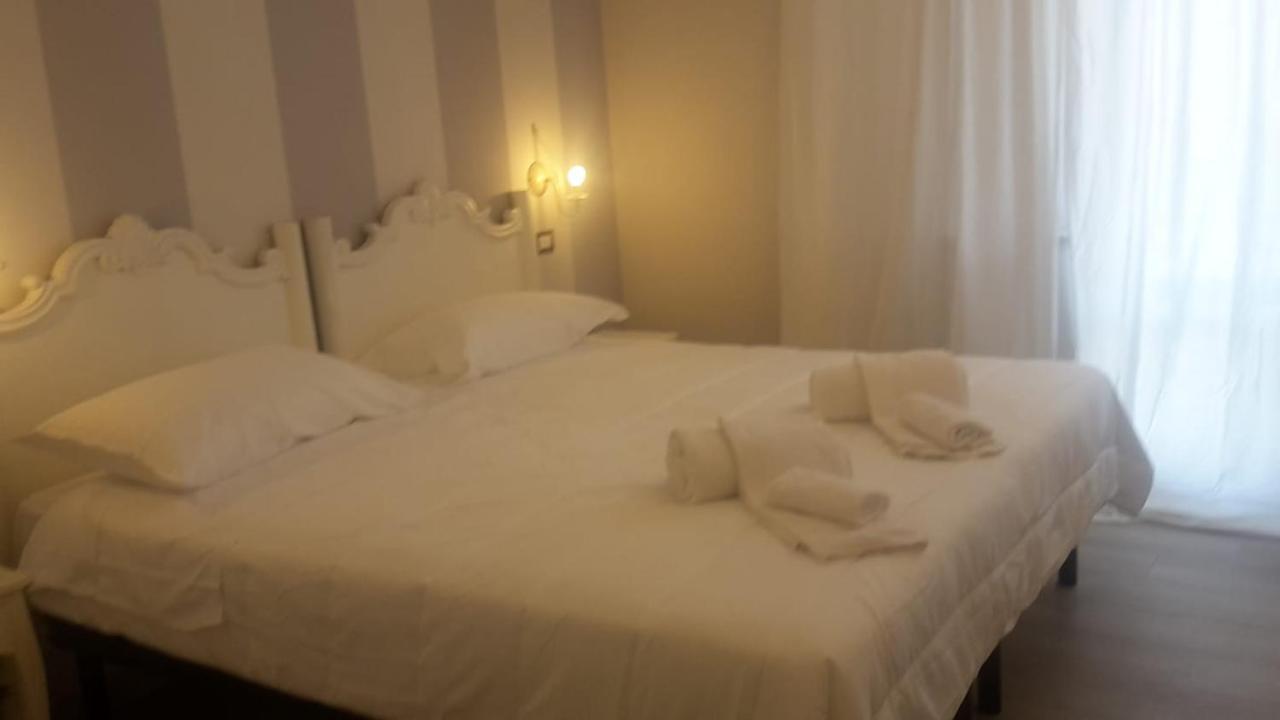 Brezza Marina Bed & Breakfast มารีนาดีคาร์รารา ภายนอก รูปภาพ