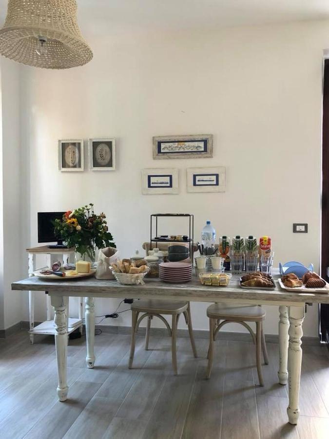 Brezza Marina Bed & Breakfast มารีนาดีคาร์รารา ภายนอก รูปภาพ