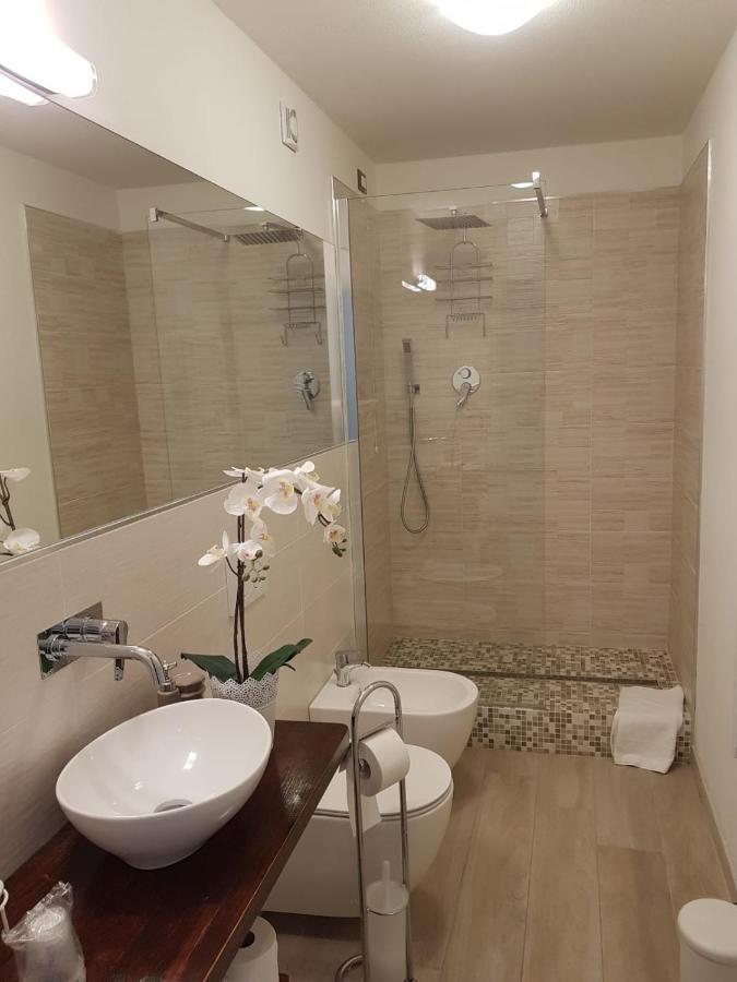 Brezza Marina Bed & Breakfast มารีนาดีคาร์รารา ภายนอก รูปภาพ