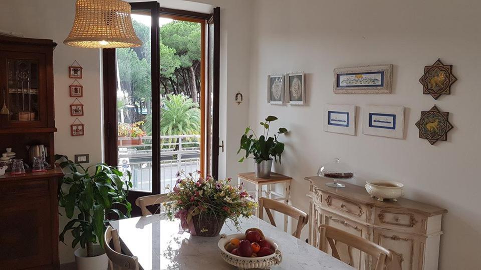 Brezza Marina Bed & Breakfast มารีนาดีคาร์รารา ภายนอก รูปภาพ